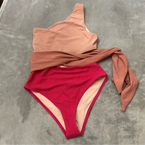 New! Beach Riot Claire One-Piece Swimsuit 24784 - Picture 4 of 9